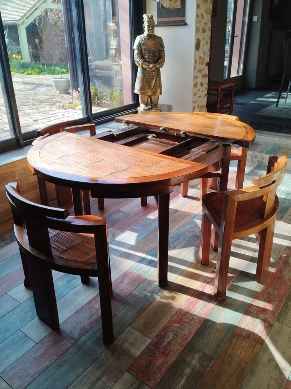 TABLE EXTENSIBLE + 4 CHAISES FASHION
La Maison Coloniale Meubles