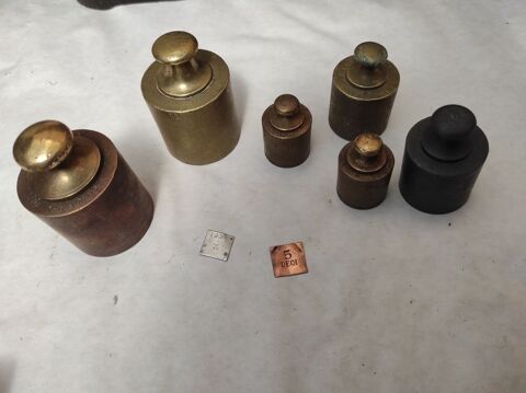 Lot 8 poids en laiton étain cuivre 100g 200g 500g 2 déci Chartres (28)