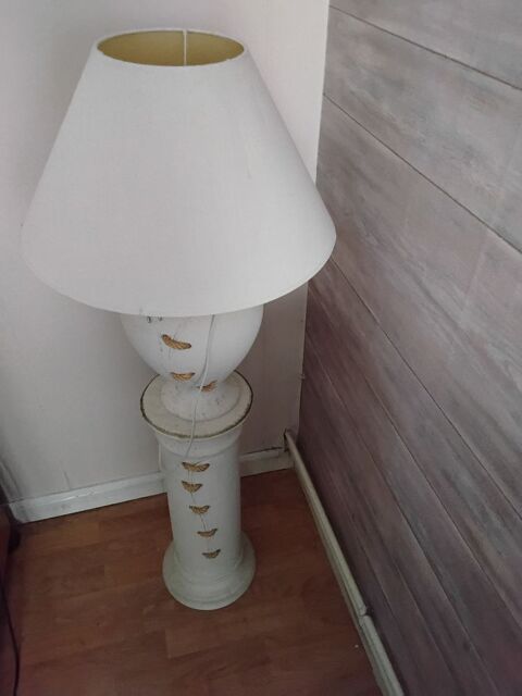 Lampe sur colonne + lot articles style gr�co-romain 25 Arques (62)