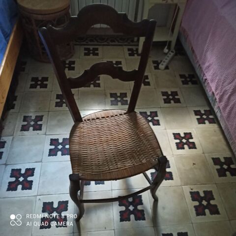 chaise ancienne 1900 environ 85 La Seyne-sur-Mer (83)