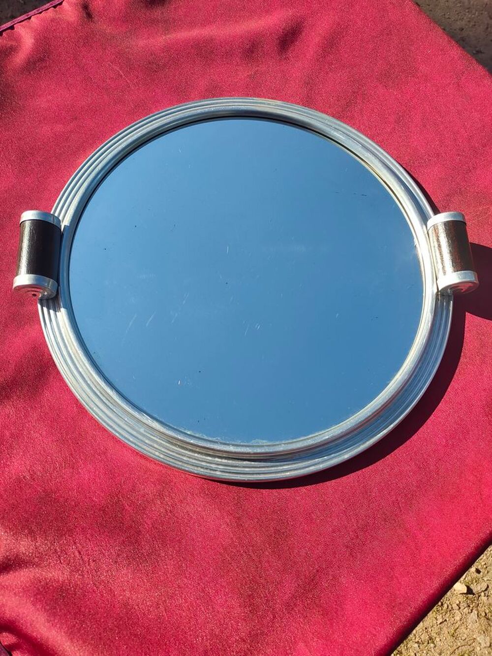 Plateau en verre entourage en m&eacute;tal argent&eacute; avec poign&eacute;es Décoration