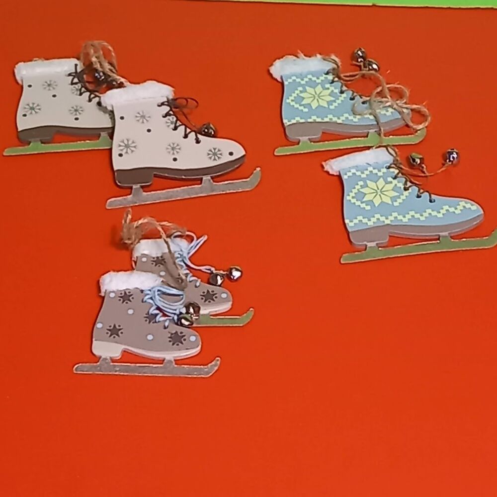Lot de 6 patins &agrave; glace en bois pour d&eacute;corer votre sapin, ou Décoration