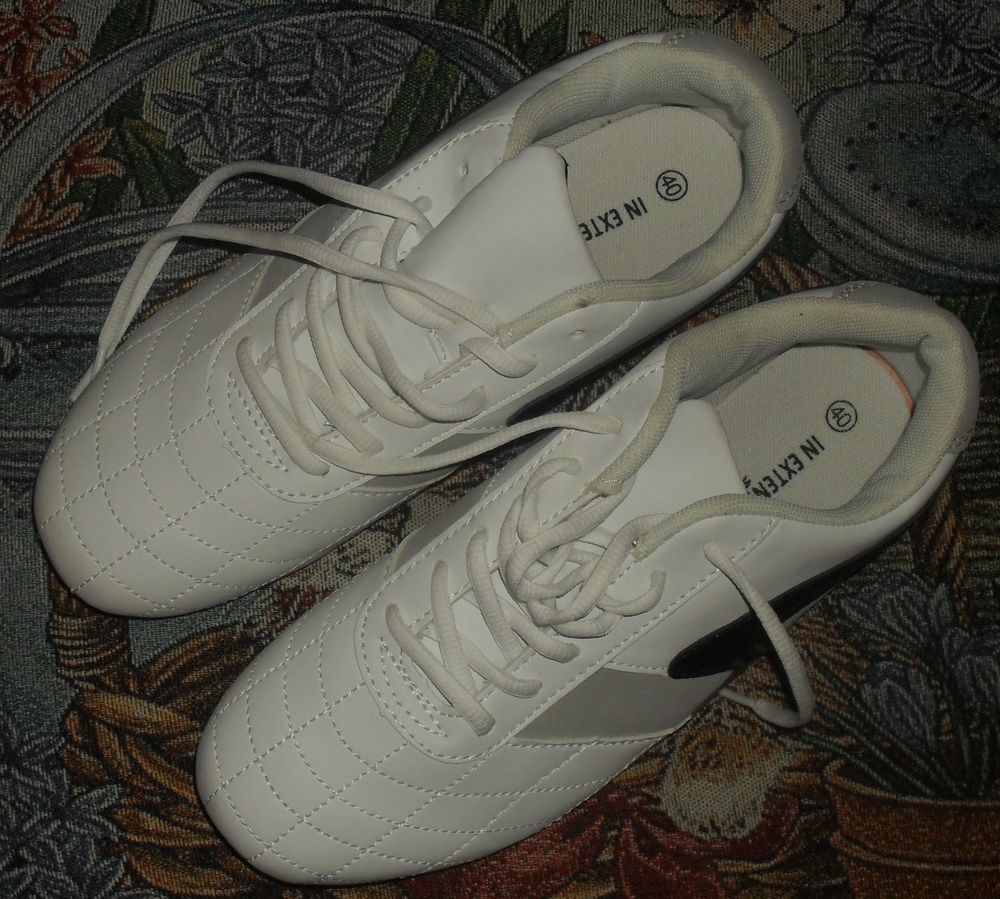 Chaussures de Sport In Extenso Taille 40. Sports