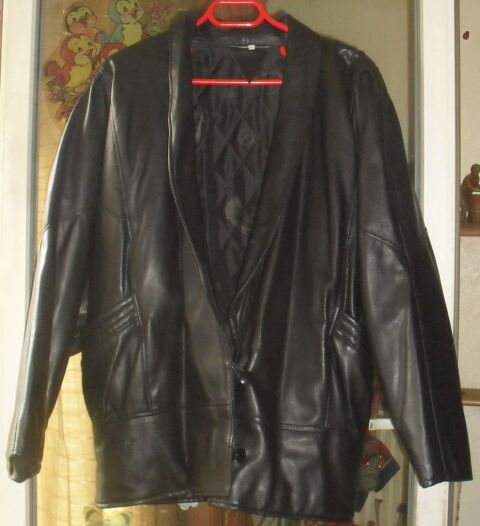 Veste en cuir Femme taille L 35 Montreuil (93)