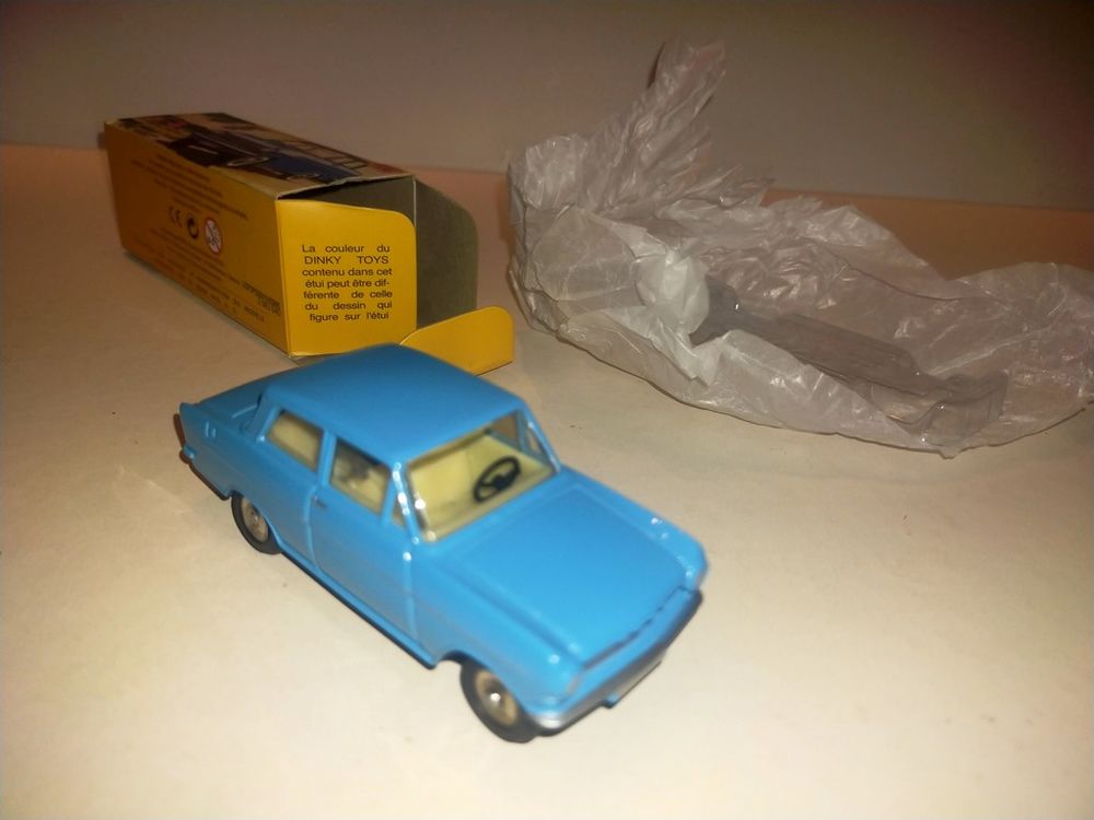 DINKY TOYS Atlas Opel Kadett 1/43e
