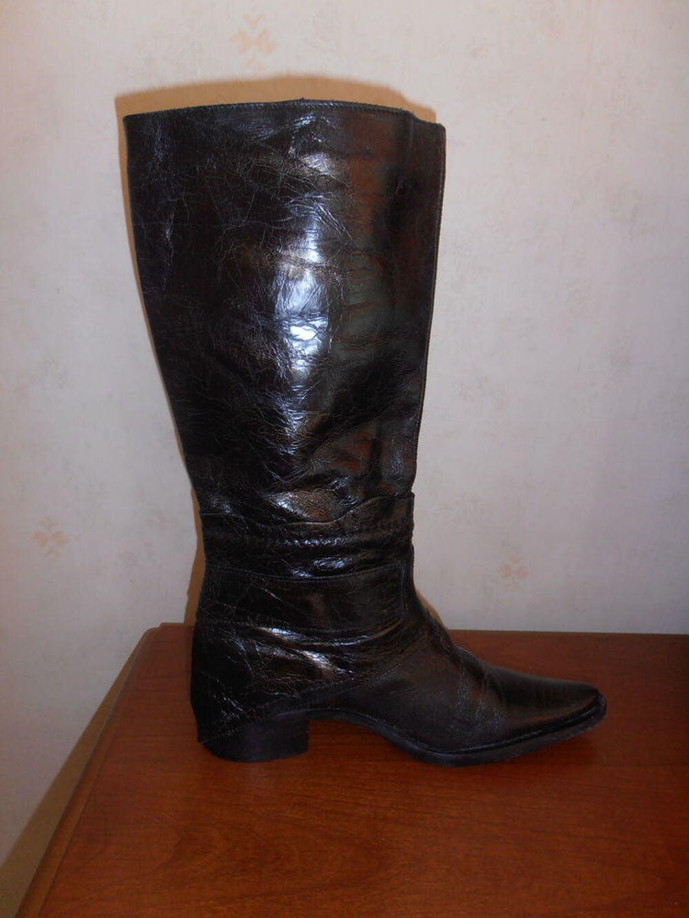 Bottes noires mordor&eacute;es Chaussures