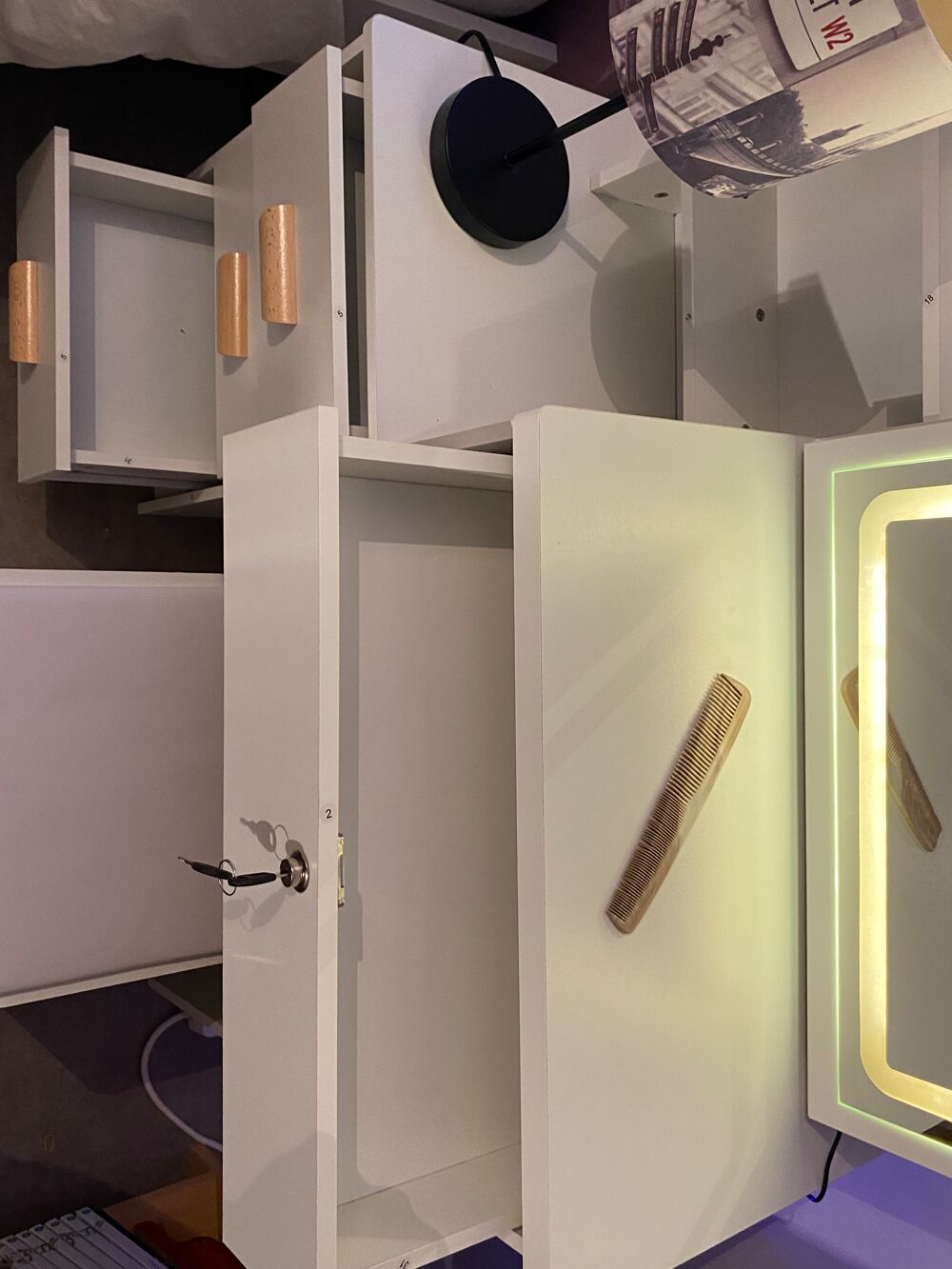 Coiffeuse NEUF Moderne avec Miroir Lumineux Meubles