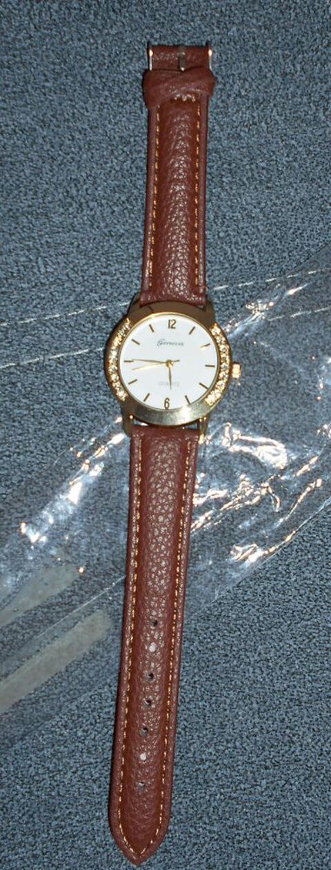 montre femme  Geneva  bracelet cuir marron, neuve 6 Ervy-le-Châtel (10)