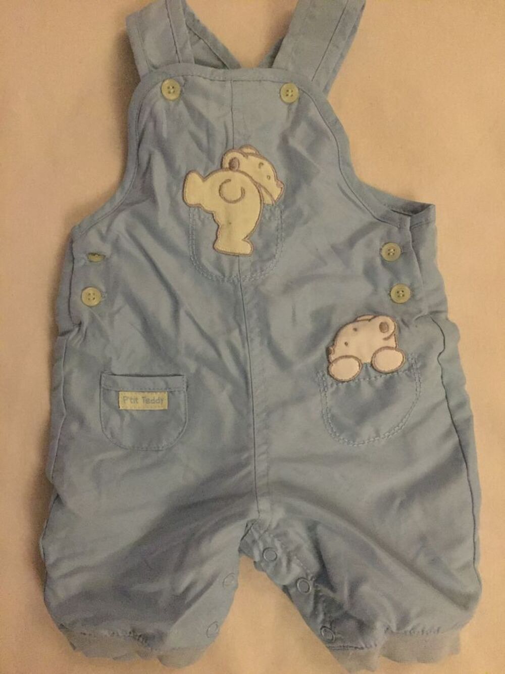 Deux vestes et une salopette 3€ Puériculture
