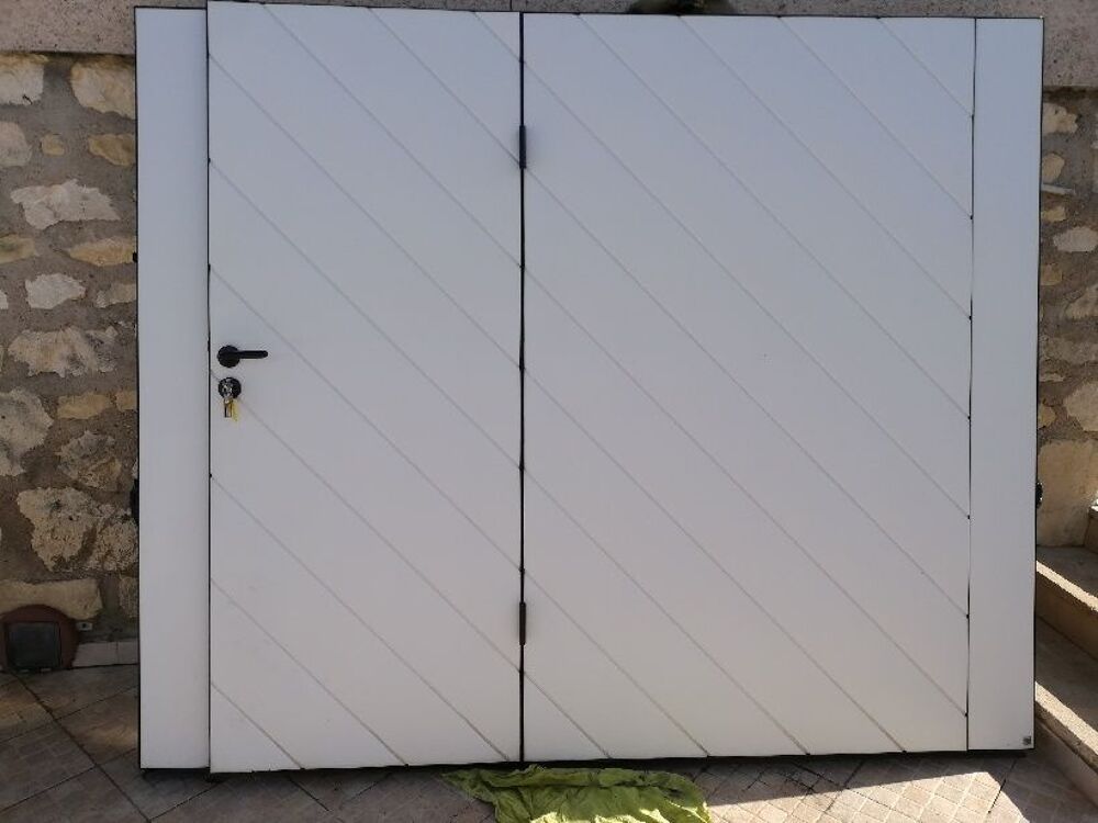 Portes de garage basculantes motoris&eacute;es blanches Bubendorff Bricolage