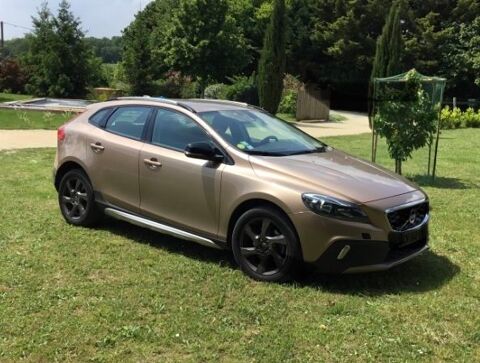 Volvo V40 Cross Country D2 115 Summum Powershift A 2013 occasion Saumur 49400