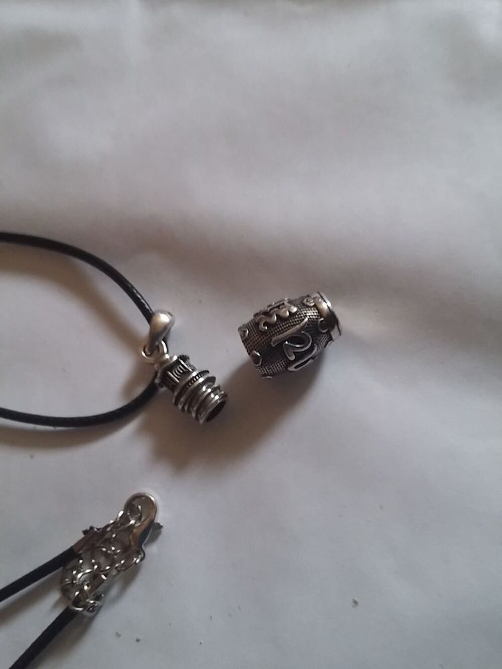 Amulette bouddhiste Bijoux et montres