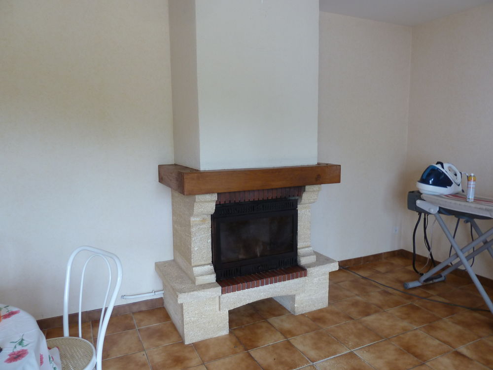 Chemin&eacute;e en pierre du Gard Bricolage