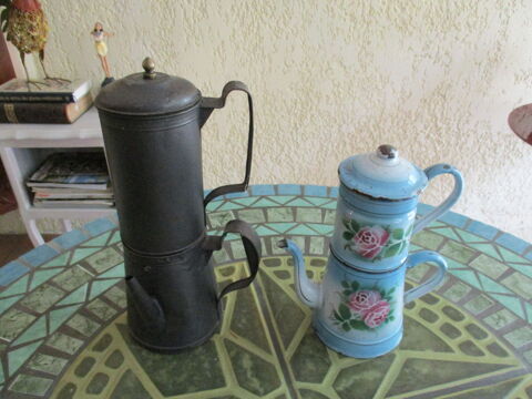 2 cafetières 80 Boisset-et-Gaujac (30)