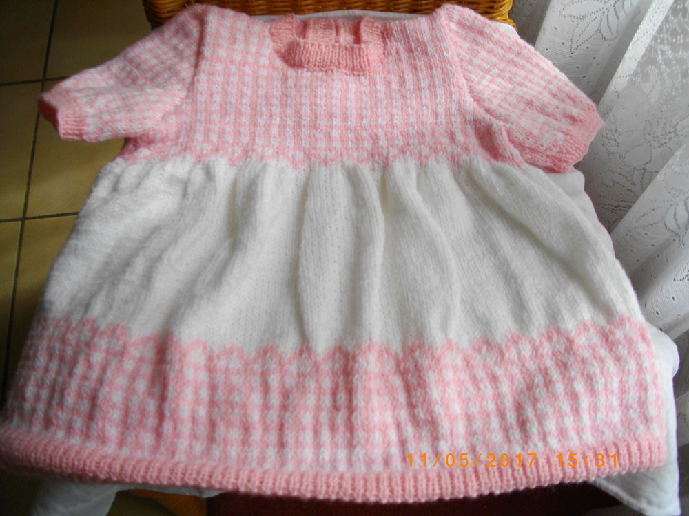 ROBE ET VESTE EN LAINE BLANCHE ET ROSE Vtements enfants