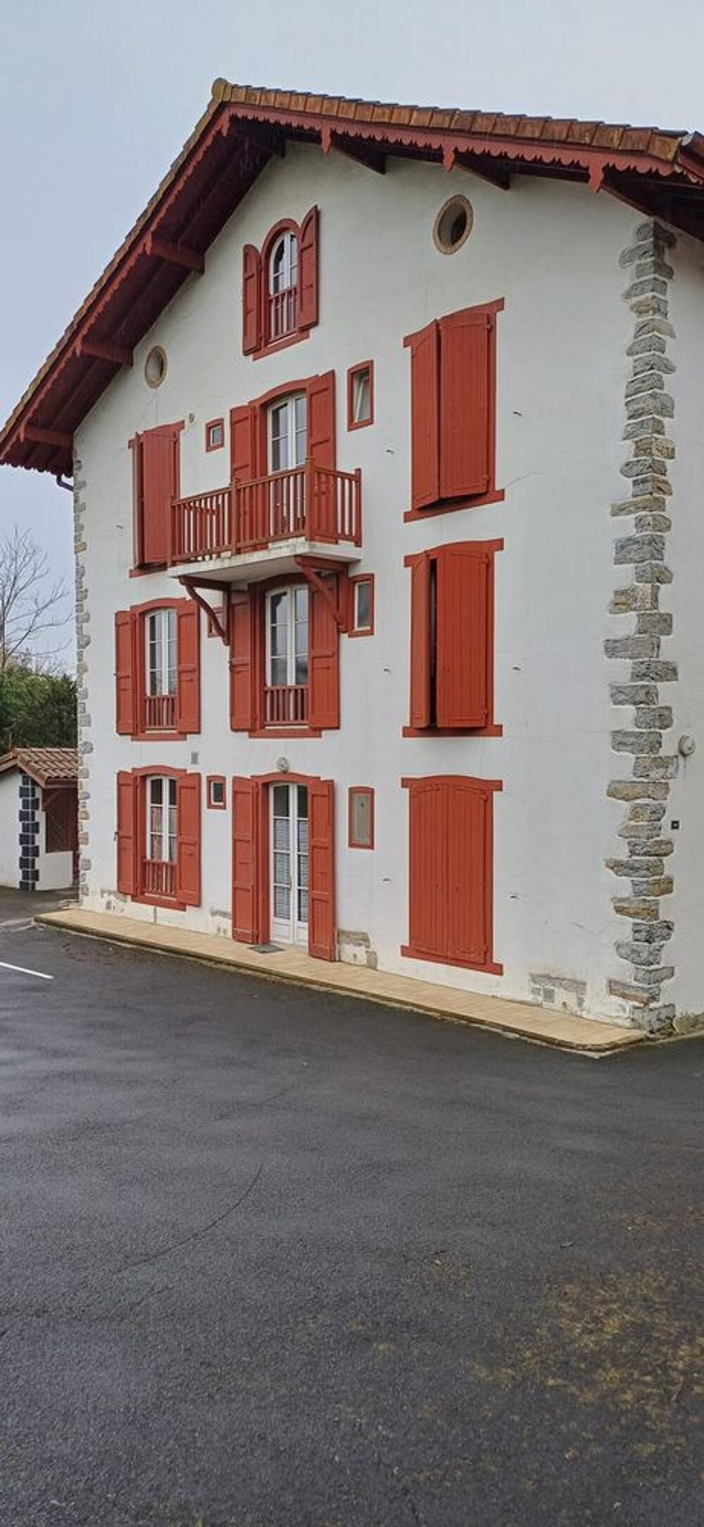 Vente Appartement surface totale de 112.80 m2 dont 37 m2 habitable Amendeuix-oneix