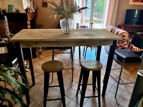 MANGE DEBOUT AVEC 2 TABOURETS ASSORTIS ET 3 CHAISES HAUTES 190 Chaponost (69)