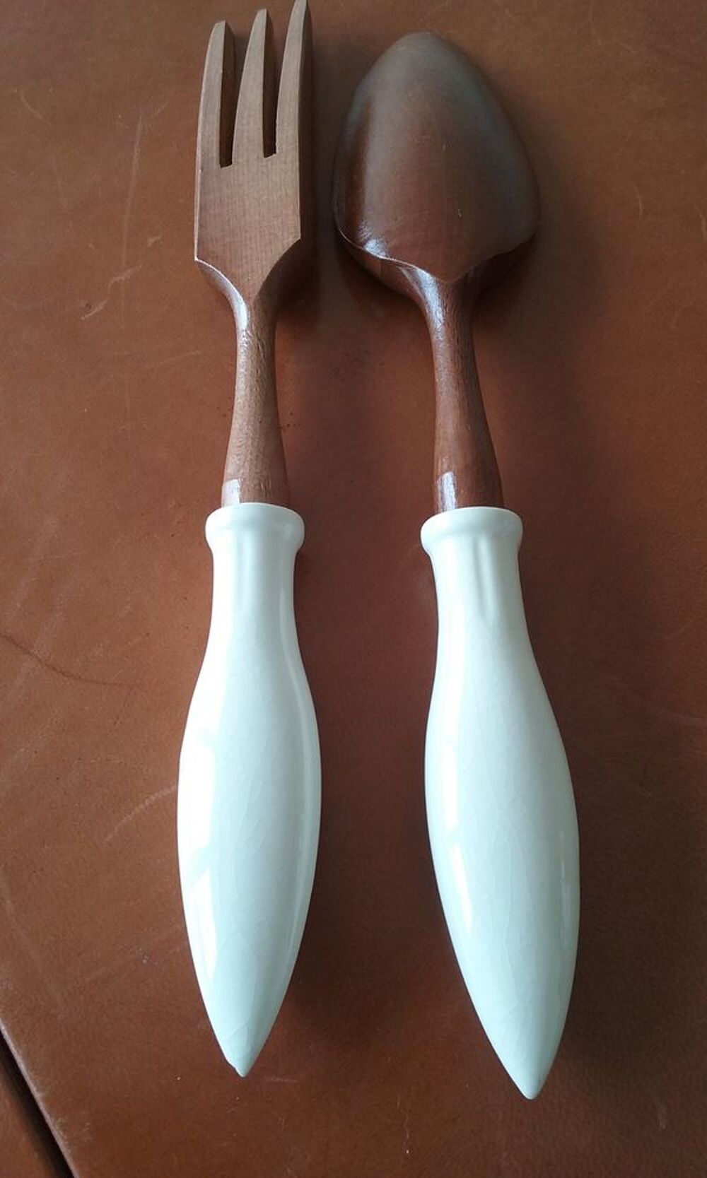 Couverts &agrave; salade neufs pouvant &ecirc;tre mis en d&eacute;coration Cuisine
