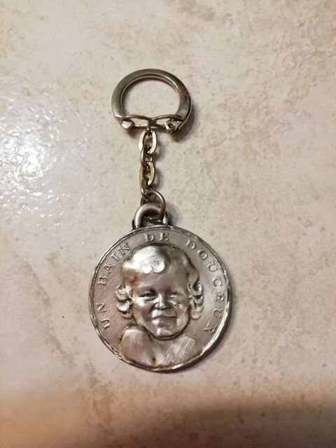 PORTE CLE BEBE CADUM pouvant servir de cadeau naissance b�b
25 Poitiers (86)