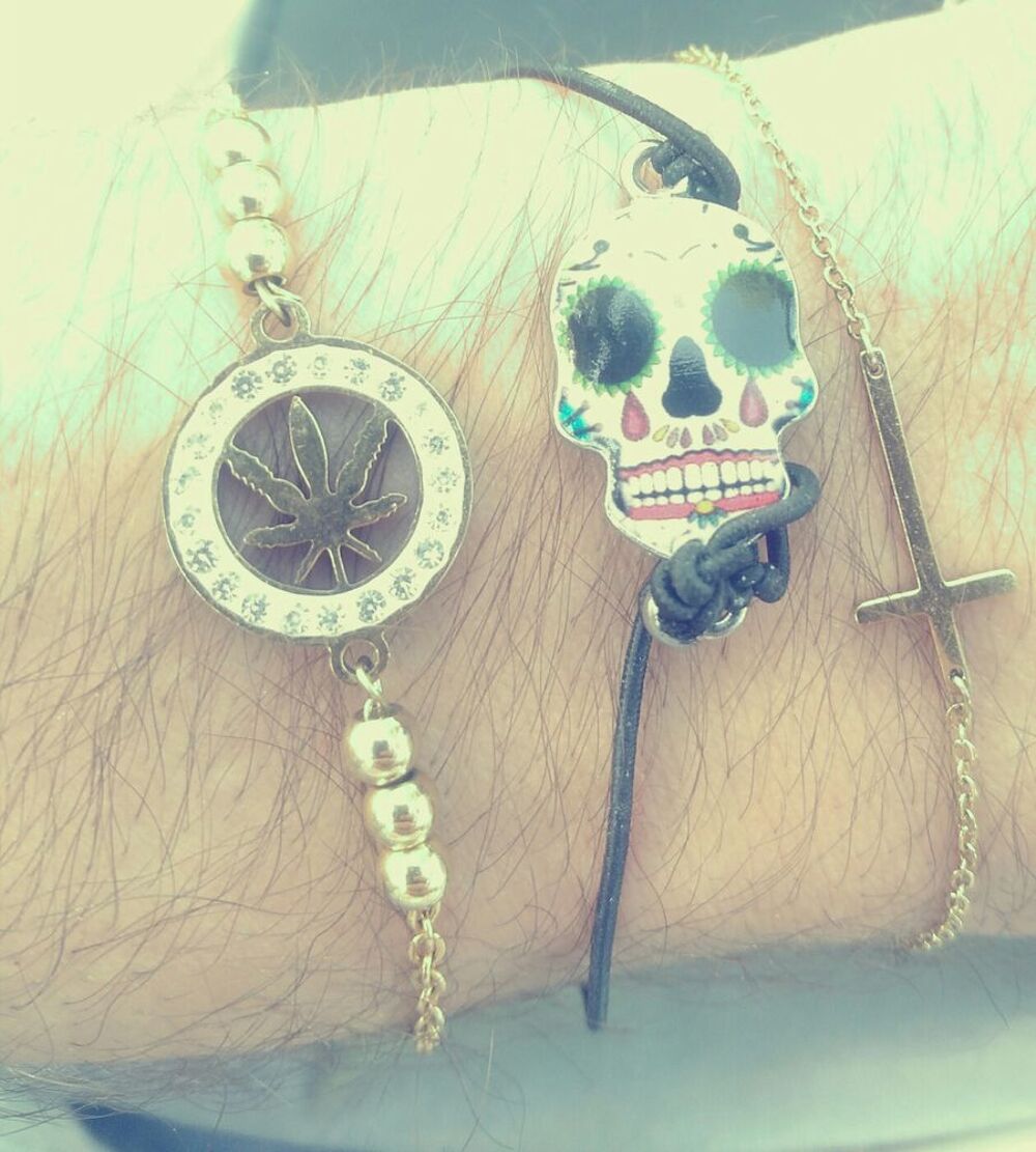 bracelets tout genre (livraison possible) Bijoux et montres