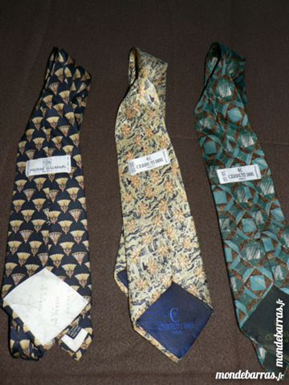 Cravates en soie CERRUTI 1881 et P BALMAIN Vêtements