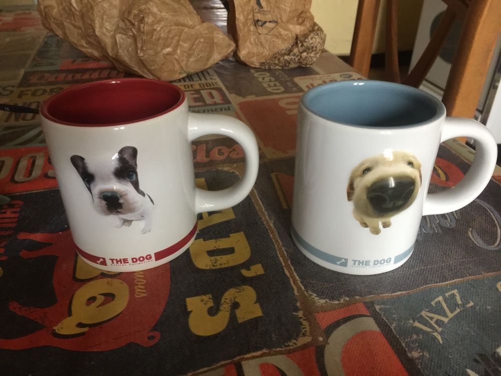 2 MEUG MOTIFS DESSINS DESSUS CHIENS NEUF Electroménager