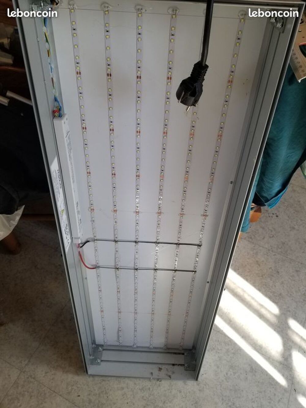 Coffre aluminium LED leger pour eclairage garage ou hangar n Electroménager