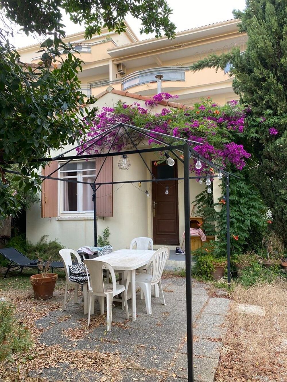   STUDIO PRIVE 2PERS EN BORD MER    2MN A PIED À ST RAPHAEL    Provence-Alpes-Côte d'Azur, Saint-Raphaël (83700)