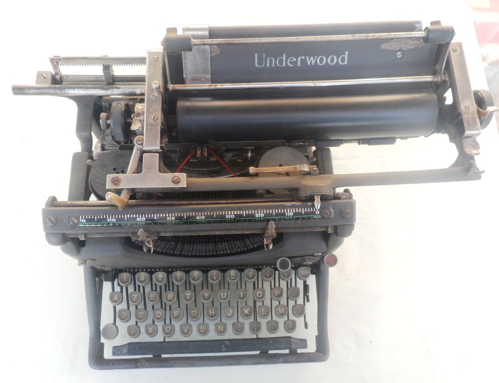 Machine &agrave; &eacute;crire UNDERWOOD en bon &eacute;tat n&deg;de s&eacute;rie 2082096 -5 