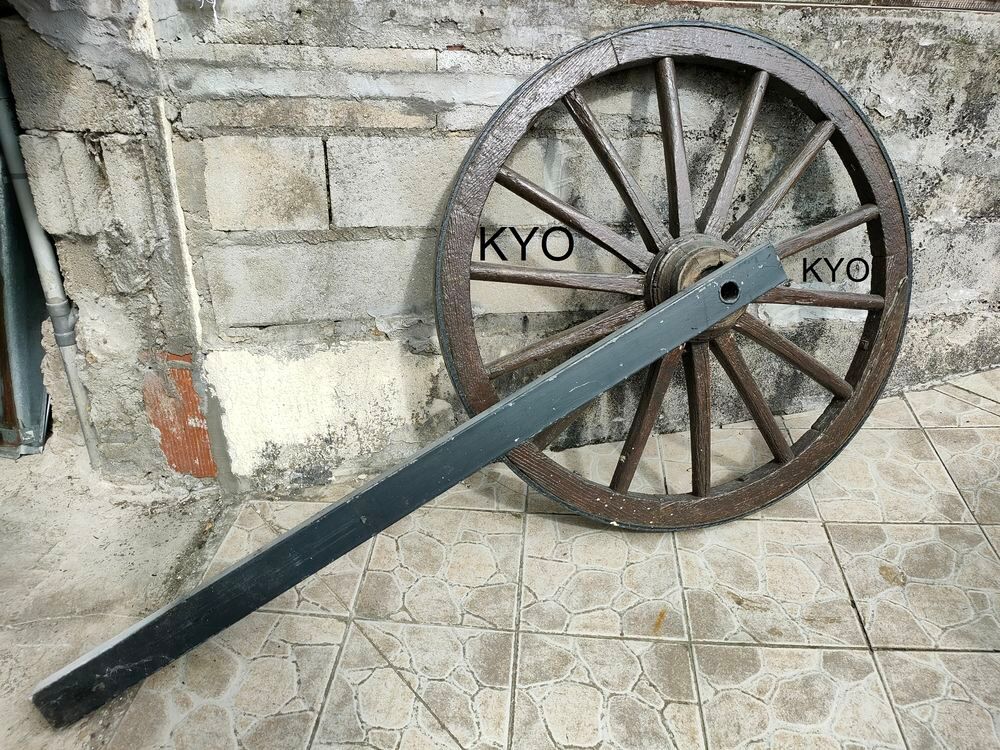 Roue cal&egrave;che bois support m&eacute;tal, ancien rustique vintage Décoration