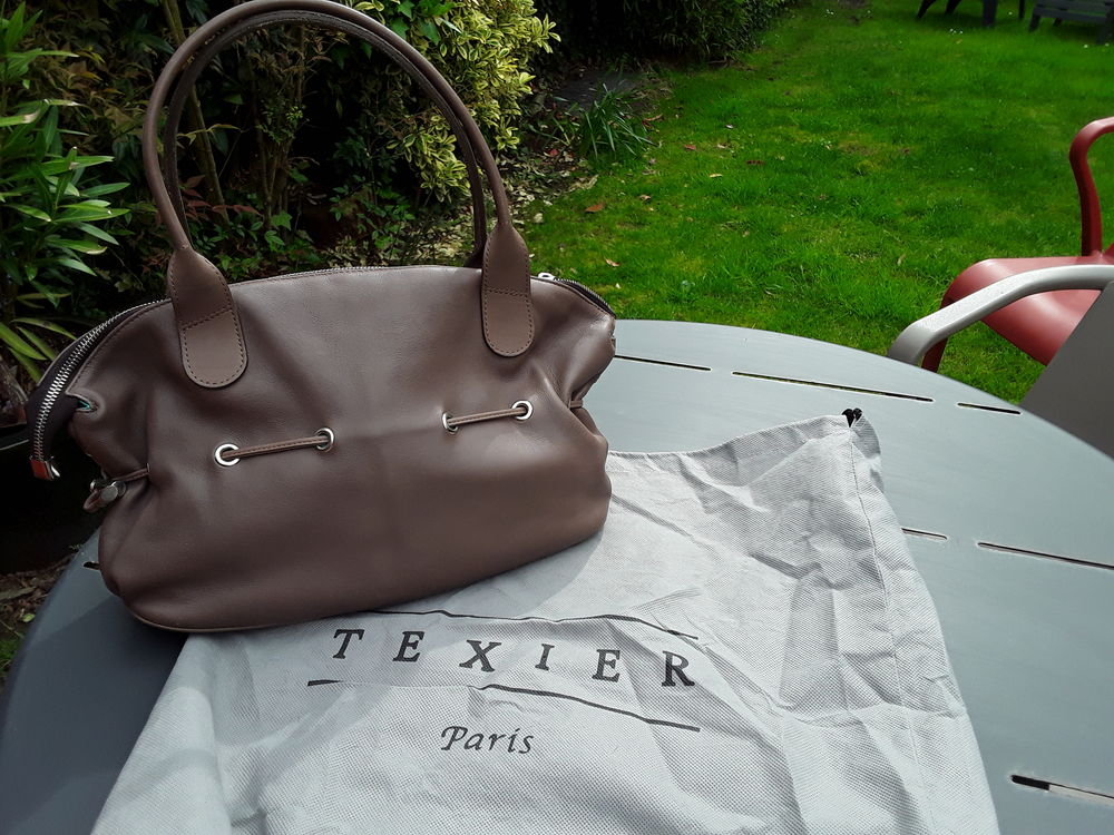 Sac &agrave; main en cuir TEXIER couleur taupe Maroquinerie