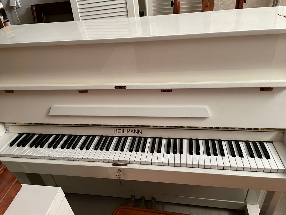 Piano droit Instruments de musique