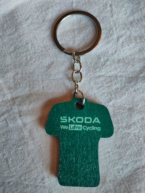 Porte-clefs skoda en bois ( t-shirt) 2 Avermes (03)