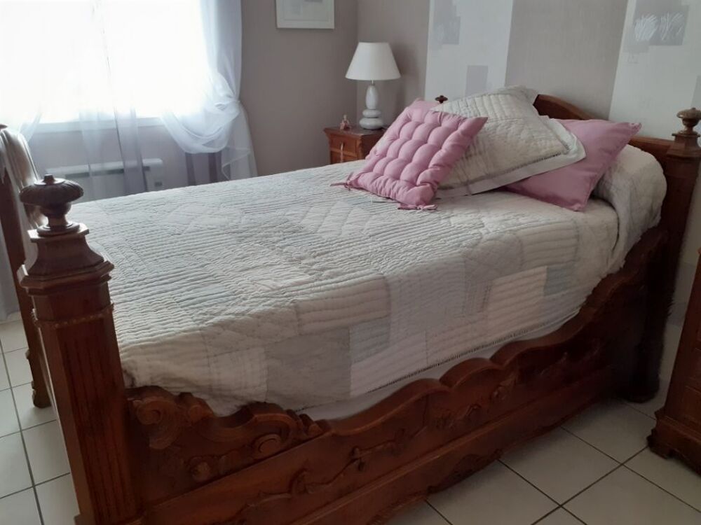 LIT EN NOYER MASSIF 120X190 
AVEC SOMMIER ET MATELAS Meubles