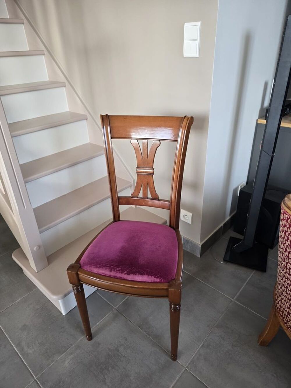 Table en bois avec chaises Meubles