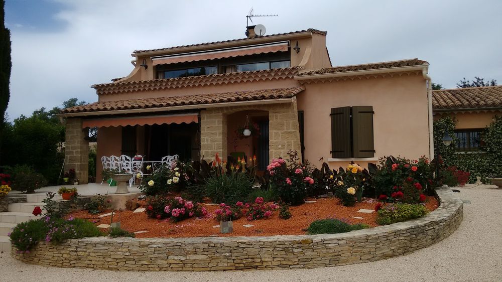 Maison 9 pièces 137 m² · à Saint-Quentin-la-Poterie · 137 m² · 550 000 €