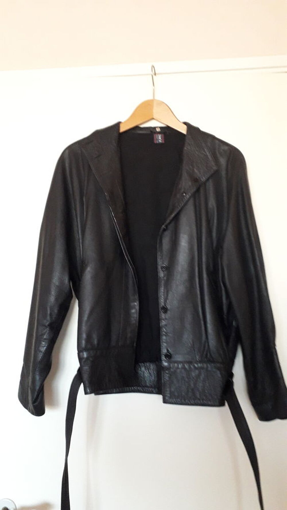 Blouson cuir femme
Vêtements