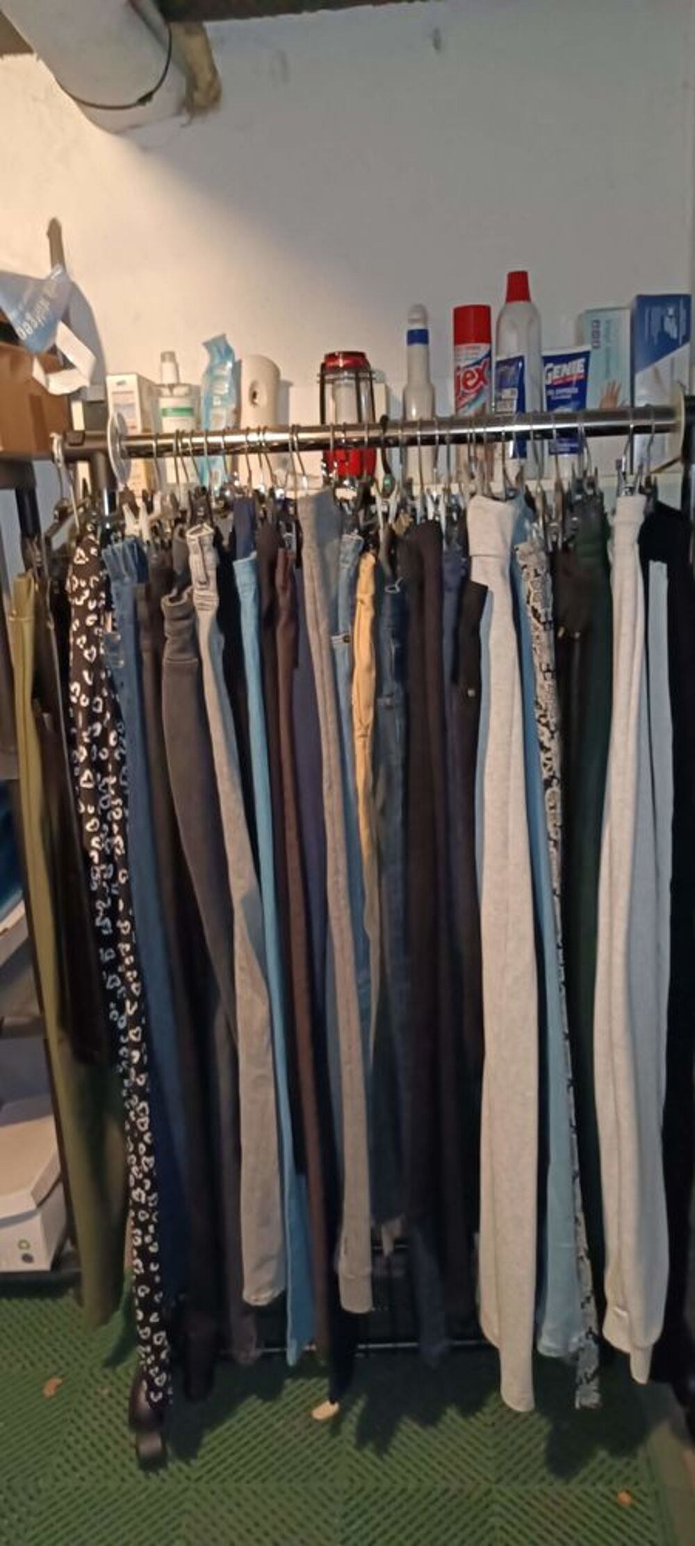 DE LOTS DE V&Ecirc;TEMENTS F&Eacute;MININ Taille 36 au 58-60 Vêtements