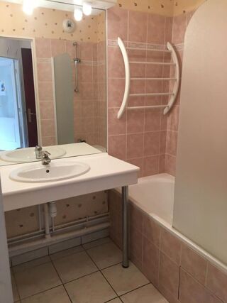  Appartement à louer 2 pièces 42 m²