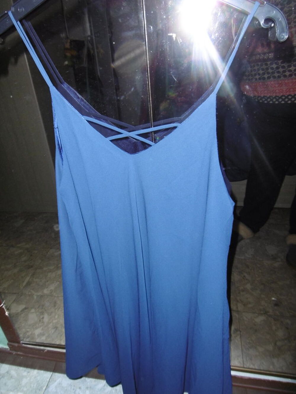 belle robe d'&eacute;t&eacute; bleue, &agrave; bretelles, neuve. Taille XL Vêtements