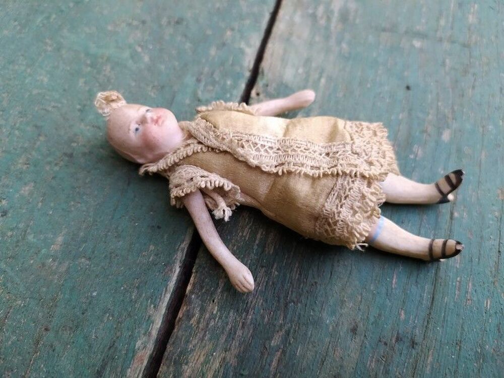 Ancienne Poup&eacute;e Miniature Biscuit Porcelaine Doll XIX&egrave;me 