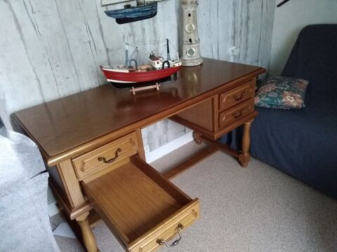 Tr�s beau bureau en bois en ch�ne . 400 Le Havre (76)