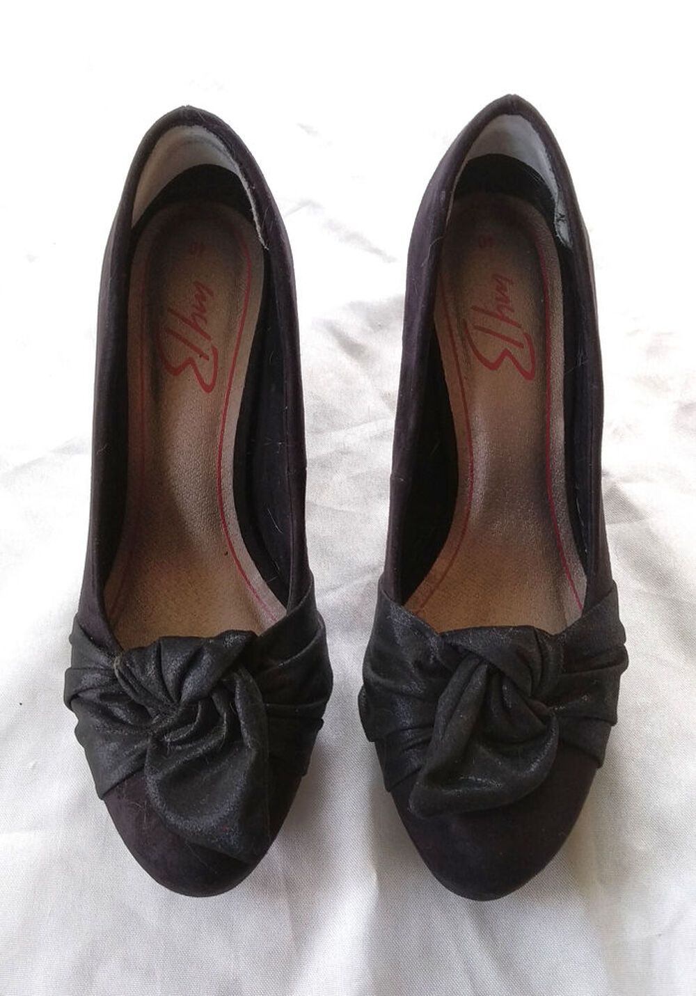ESCARPINS NOIRS EN VELOURS AVEC NOEUDS BRILLANTS D&Eacute;CORATIFS Chaussures