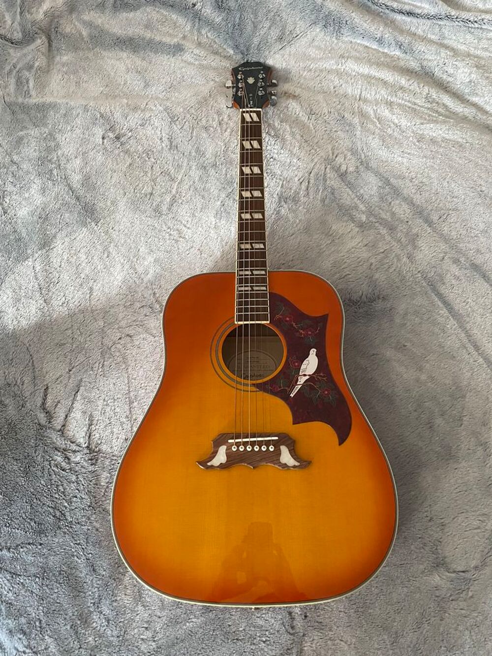 Guitare Epiphone Dove + accessoires Instruments de musique