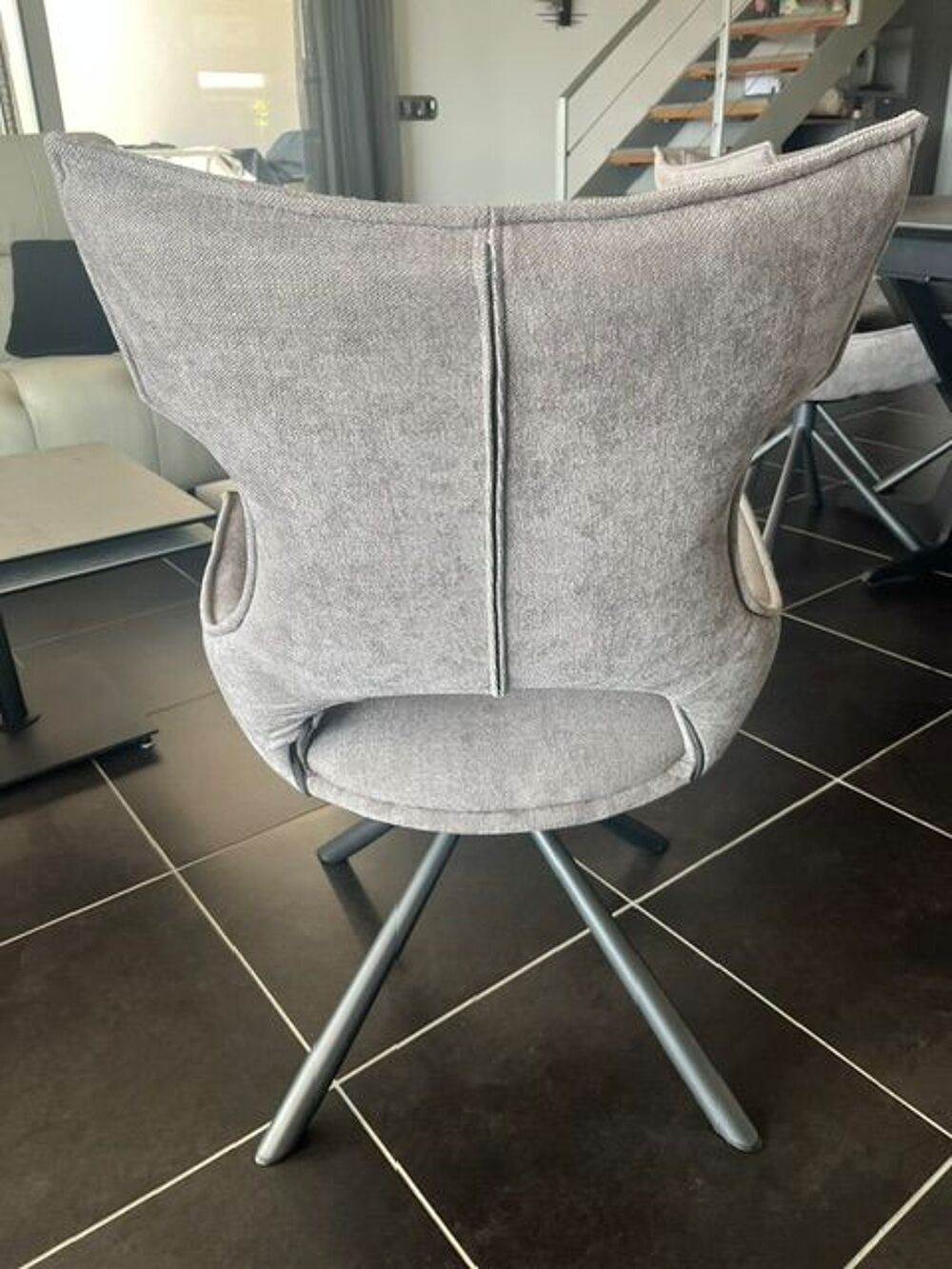 d'un lot de 6 chaises design Meubles