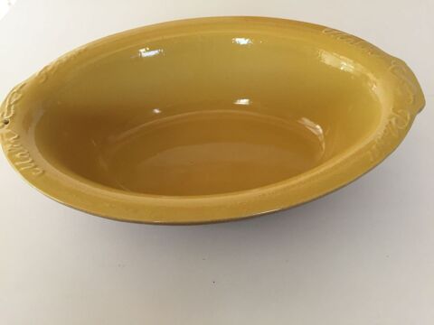 Plat en terre cuite jaune  10 Nmes (30)