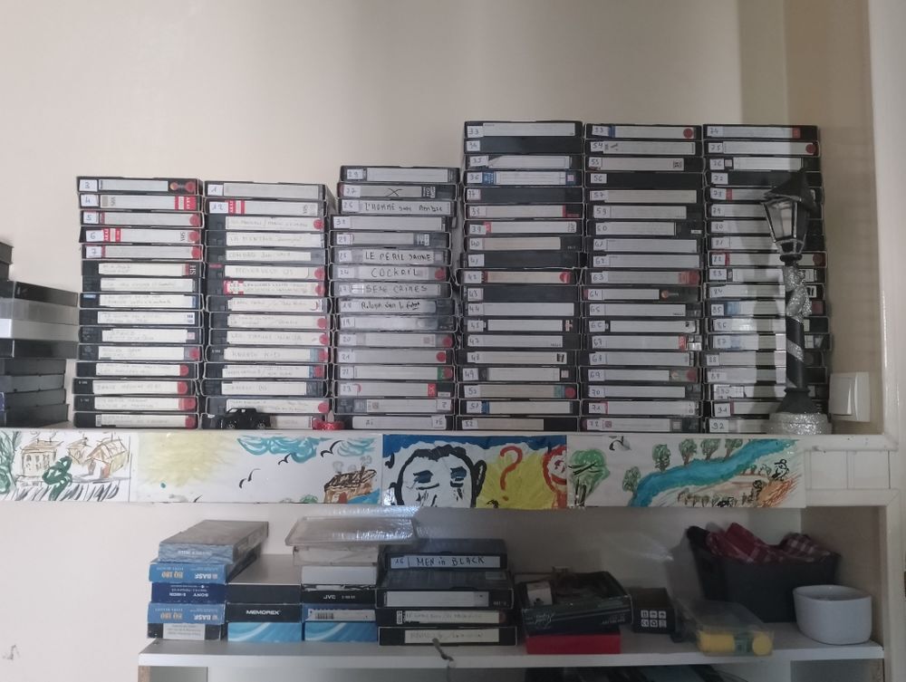 cassettes VHS(150) et lecteur neuf Audio et hifi