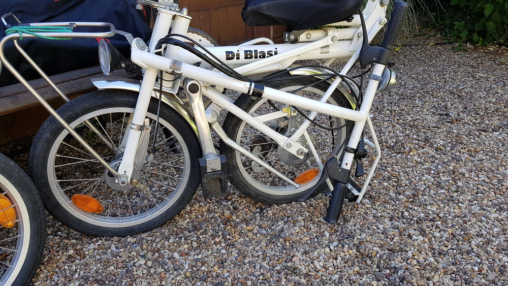 Deux V&eacute;los pliant DI BLASI avec housses : 300 €; l'un : 150€ Vélos
