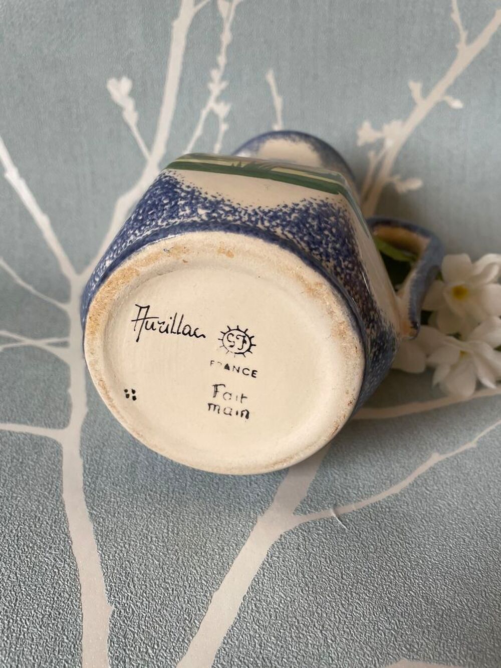 joli Vase ou Pichet peint &agrave; la main Dcoration