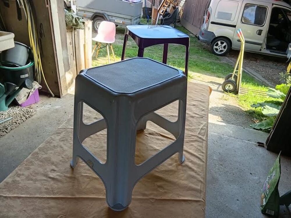 2 TABOURETS VIOLET ET GRIS Meubles
